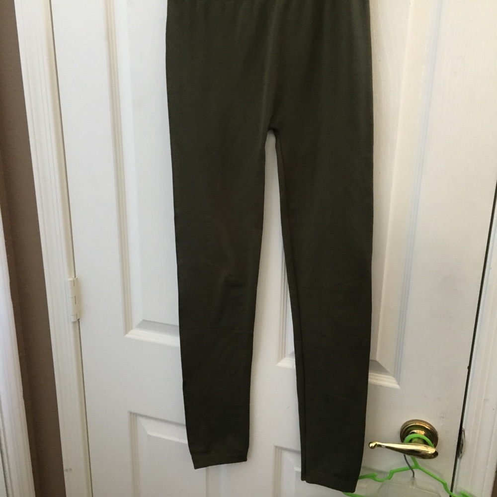 FINAL MARKDOWN Ladies free to live leggings o s f m
